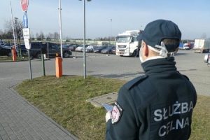 Польша изменила нормы ввоза сигарет и алкоголя из Беларуси. Страдают от этого пассажиры рейсовых автобусов.